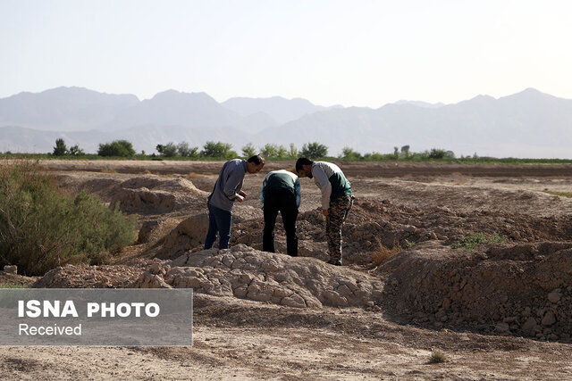تلاش جهادگران بسیجی برای احیای قنوات خشکیدهی خاتم