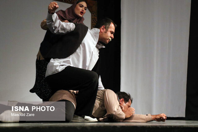 اجرای تئاتر شاد «آقا دلبر» در تالار هنر یزد