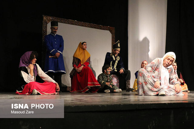 اجرای تئاتر شاد «آقا دلبر» در تالار هنر یزد