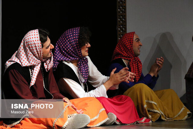 اجرای تئاتر شاد «آقا دلبر» در تالار هنر یزد  