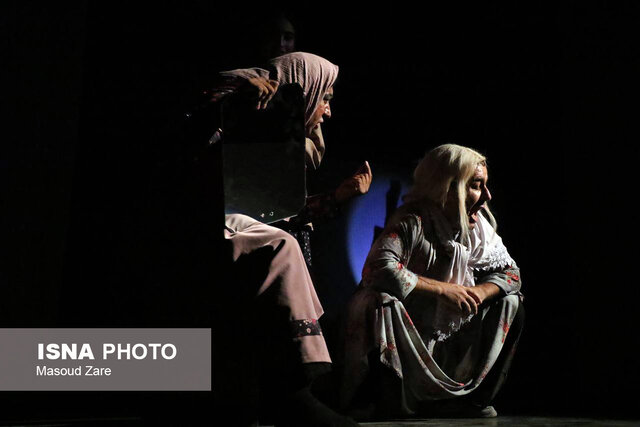 اجرای تئاتر شاد «آقا دلبر» در تالار هنر یزد