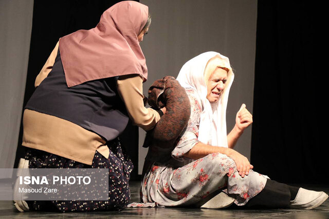 اجرای تئاتر شاد «آقا دلبر» در تالار هنر یزد  