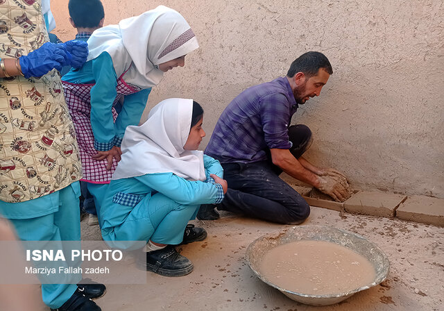 نوجوانان ابرکوهی «از خاک تا خشت» را آموختند