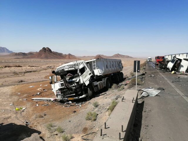 انتقال هوایی مصدومان تصادف دو تریلر در محور یزد - خرانق