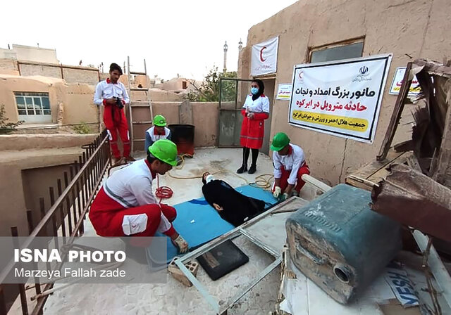 برگزاری مانور امداد و نجات با شبیه‌سازی حادثه متروپل آبادان در ابرکوه