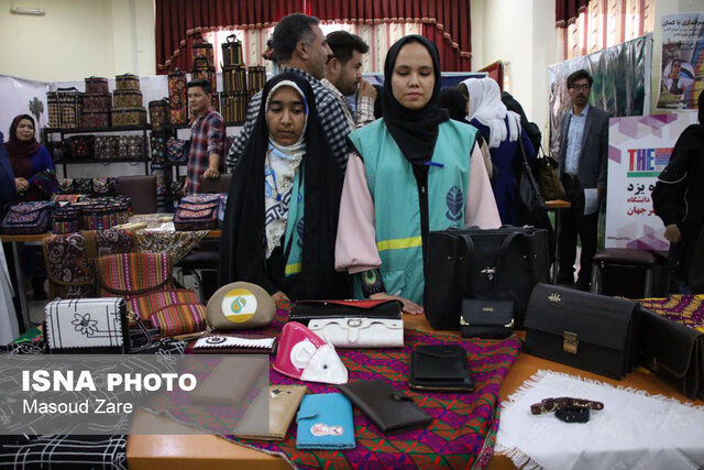 نمایشگاه توانمندیهای جامعه مهاجرین و پناهندگان یزد