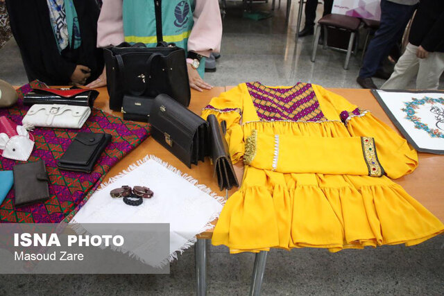 نمایشگاه توانمندیهای جامعه مهاجرین و پناهندگان یزد