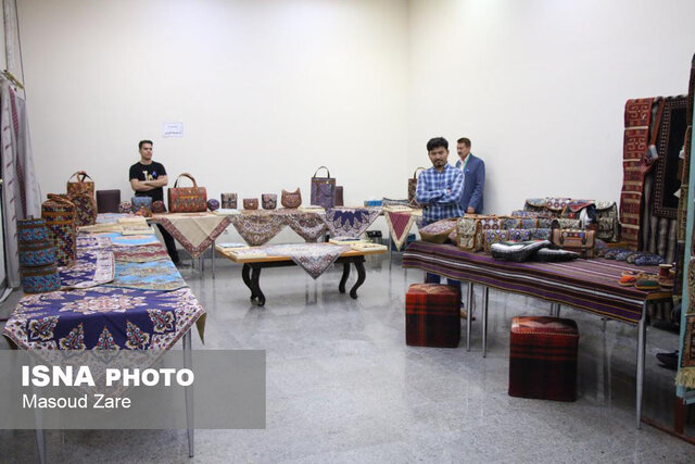 نمایشگاه توانمندیهای جامعه مهاجرین و پناهندگان یزد