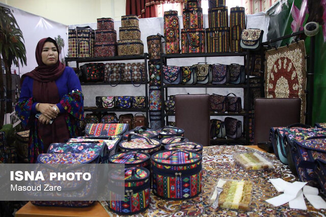 نمایشگاه توانمندیهای جامعه مهاجرین و پناهندگان یزد