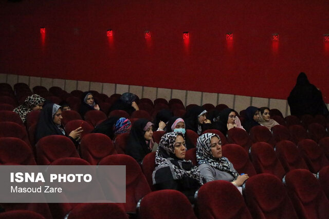«علفزار» در یزد اکران و نقد شد