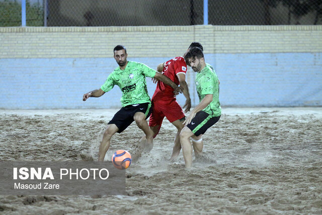 گلساپوش یزد همچنان با اقتدار در صدر جدول