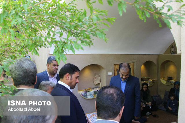 طرحهای عمرانی و اقتصادی مهریز افتتاح شد