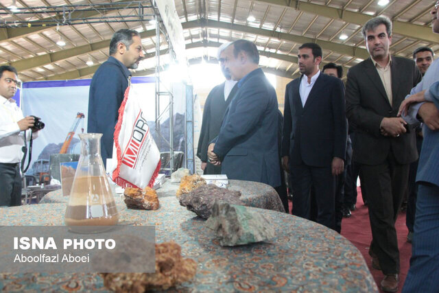 برپایی نمایشگاه آوای خـدمـت در مهـریــز همزمان با هفته دولت