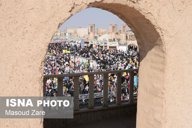 طنین استکبارستیزی مردم دارلعباده یزد در راهپیمایی ۱۳ آبان