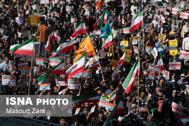 طنین استکبارستیزی مردم دارلعباده یزد در راهپیمایی ۱۳ آبان