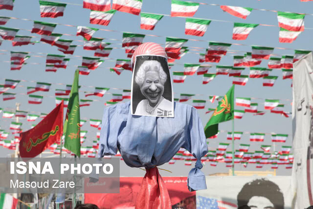 طنین استکبارستیزی مردم دارلعباده یزد در راهپیمایی ۱۳ آبان