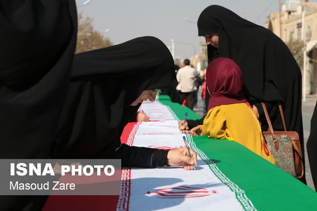 طنین استکبارستیزی مردم دارلعباده یزد در راهپیمایی ۱۳ آبان