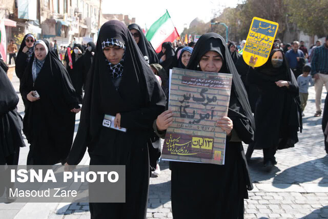 طنین استکبارستیزی مردم دارلعباده یزد در راهپیمایی ۱۳ آبان