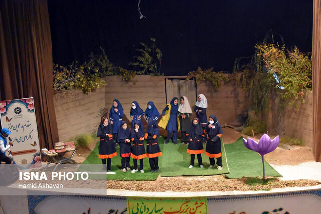 مطالعه از عناصر تأثیرگذار در شکلگیری شخصیت کودکان است