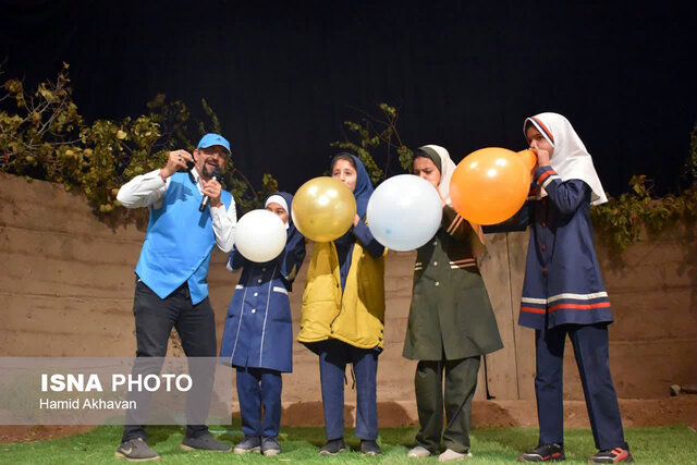 مطالعه از عناصر تأثیرگذار در شکلگیری شخصیت کودکان است