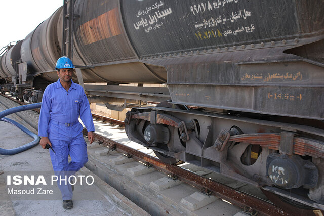 تاسیسات تخلیه ریلی فرآوردههای نفتی در یزد ایجاد و بهرهبرداری شد