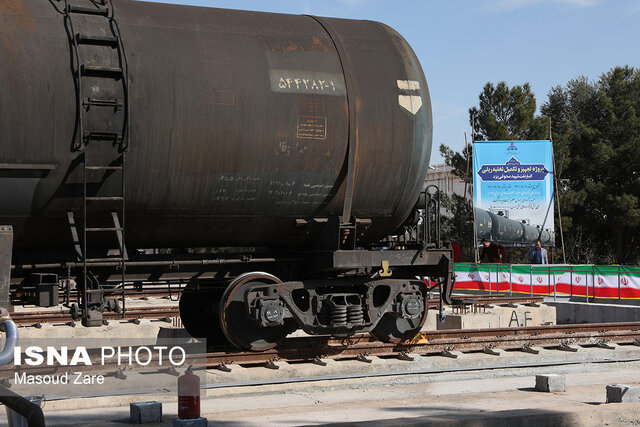 تاسیسات تخلیه ریلی فرآوردههای نفتی در یزد ایجاد و بهرهبرداری شد