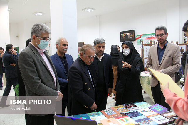نمایشگاه دستاوردهای پژوهشی دانشگاه علم و هنر برپا شد