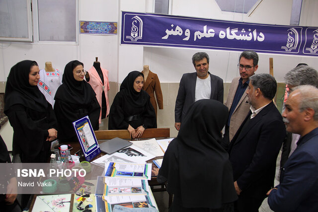 نمایشگاه دستاوردهای پژوهشی دانشگاه علم و هنر برپا شد