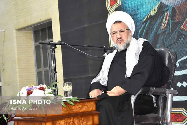 رمز محبوبیت حاج قاسم در طاعت و بندگی خداوند بود