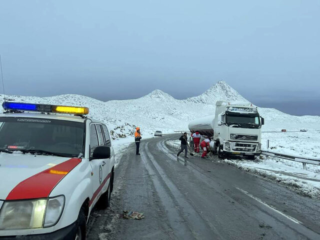 آخرین وضعیت استان یزد در پی بارش برف/از امداد رسانی تا رفع مسدودی محورها