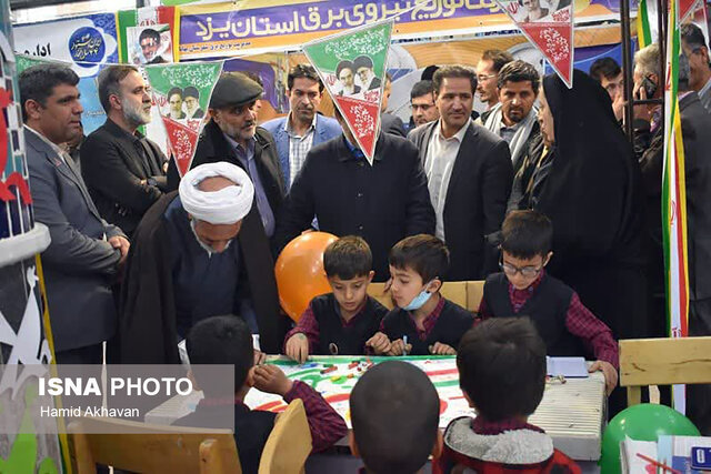 گشایش نمایشگاه دستاوردهای انقلاب اسلامی در بهاباد