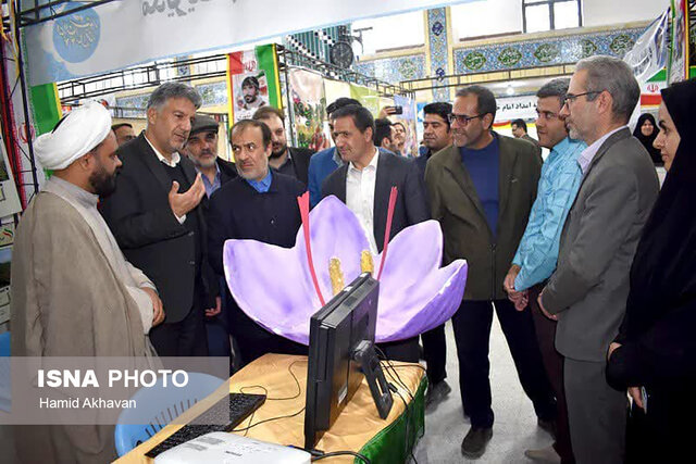 گشایش نمایشگاه دستاوردهای انقلاب اسلامی در بهاباد