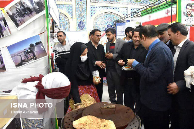 گشایش نمایشگاه دستاوردهای انقلاب اسلامی در بهاباد 