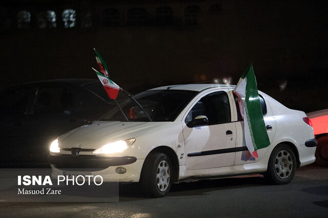 آسمان دارالعباده در جشن ۴۴ سالگی انقلاب روشن شد 