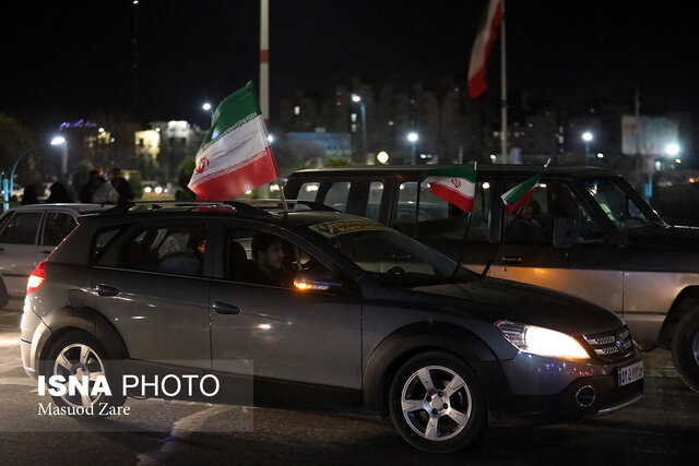 آسمان دارالعباده در جشن ۴۴ سالگی انقلاب روشن شد 