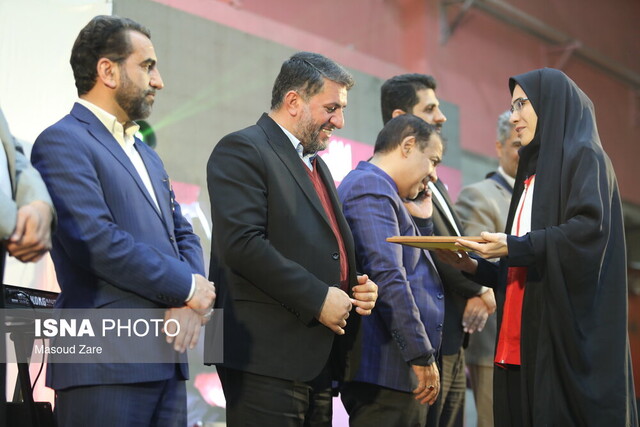 تجلیل از جوانان برگزیده استان یزد در جشن روز جوان