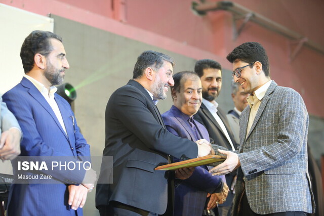 تجلیل از جوانان برگزیده استان یزد در جشن روز جوان