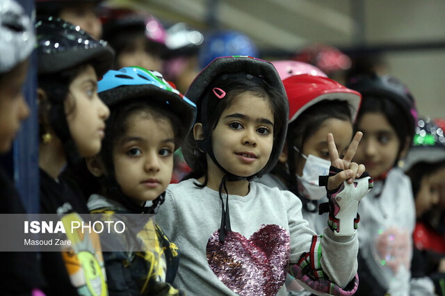 رقابت المپیاد محلات یزد به دختران اسکیتسوار رسید