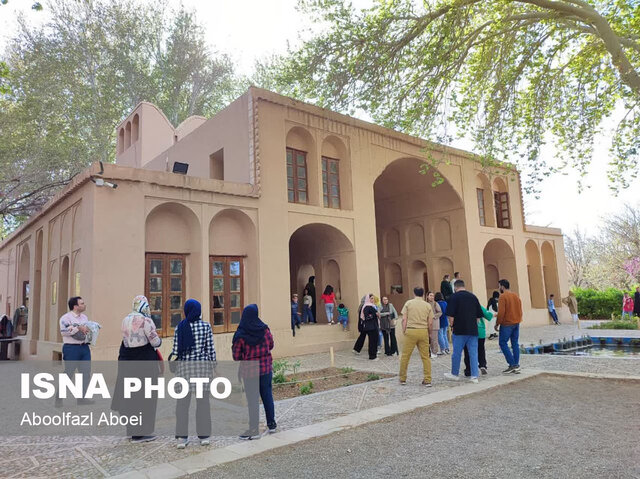 بازدید تاکنون افزون بر ۵۰۰۰ مسافر نوروزی از باغ جهانی پهلوان‎‎پور مهریز