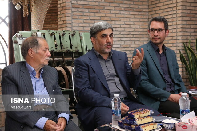 ایجاد شهرکهای صنایع دستی در استان/تبدیل دوباره یزد به قطب جواهرات و سنگهای قیمتی کشور