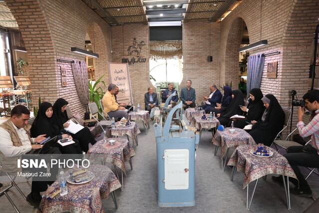 ایجاد شهرکهای صنایع دستی در استان/تبدیل دوباره یزد به قطب جواهرات و سنگهای قیمتی کشور