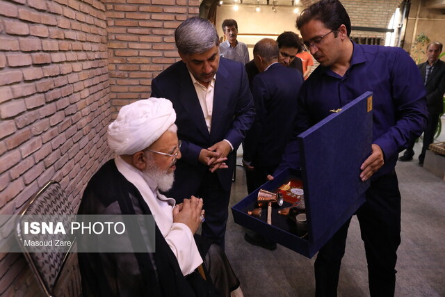 بازدید امام جمعه یزد از فعالیت برخی مشاغل سنتی