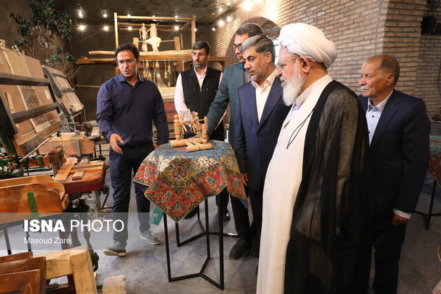 بازدید امام جمعه یزد از فعالیت برخی مشاغل سنتی