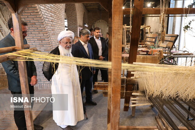 بازدید امام جمعه یزد از فعالیت برخی مشاغل سنتی