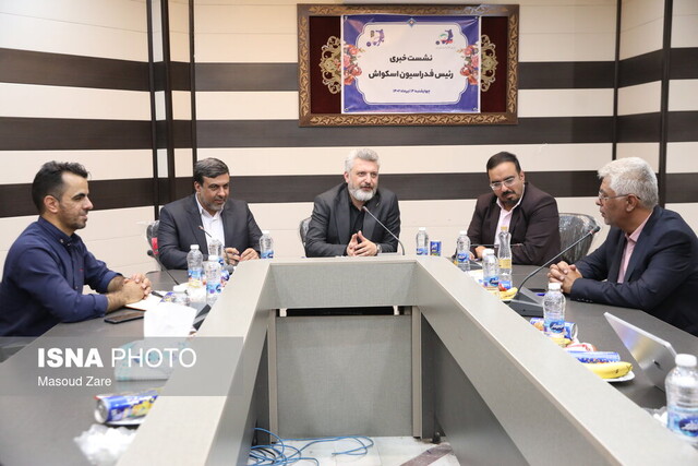 استانها حکم کارخانجات تولید ملی پوش را دارند