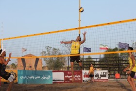 لیگ برتر والیبال ساحلی؛ دانش و توپ مشهد-شهید آدریس آزادیان