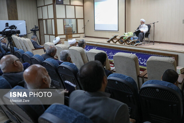 جلسه هفتگی تفسیر قرآن مدیران استان به میزبانی جهاددانشگاهی یزد