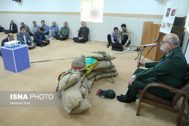 تجلیل از ایثارگران جهاددانشگاهی یزد به مناسبت هفته دفاع مقدس