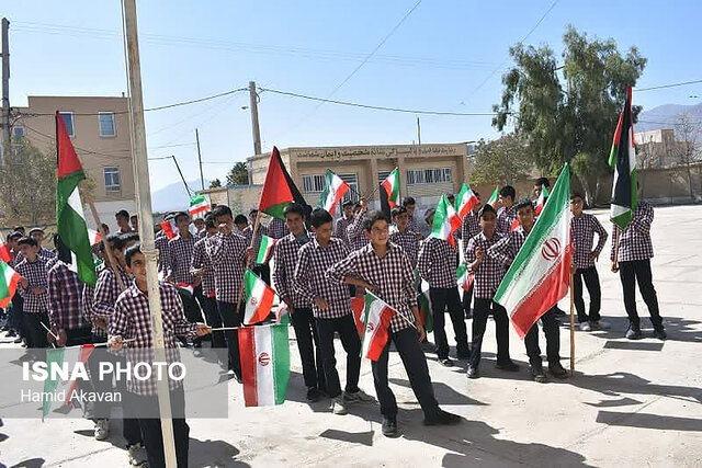 نواختن زنگ همبستگی مدارس بهاباد در حمایت از طوفان الاقصی