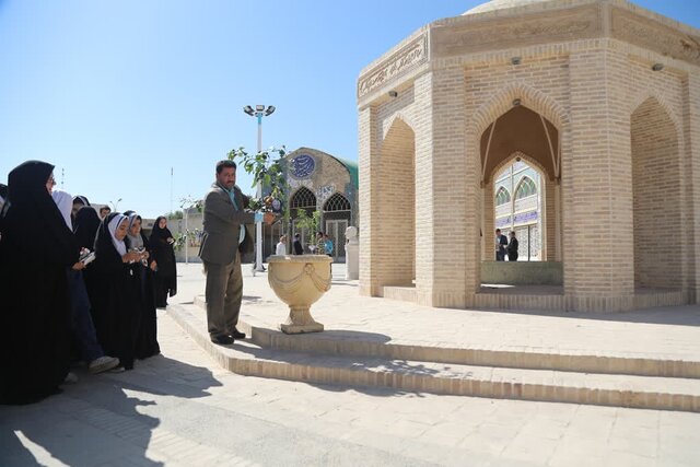کاشت نهال در آرامگاه پدر ادبیات کودک به یاد نامداران یزدی